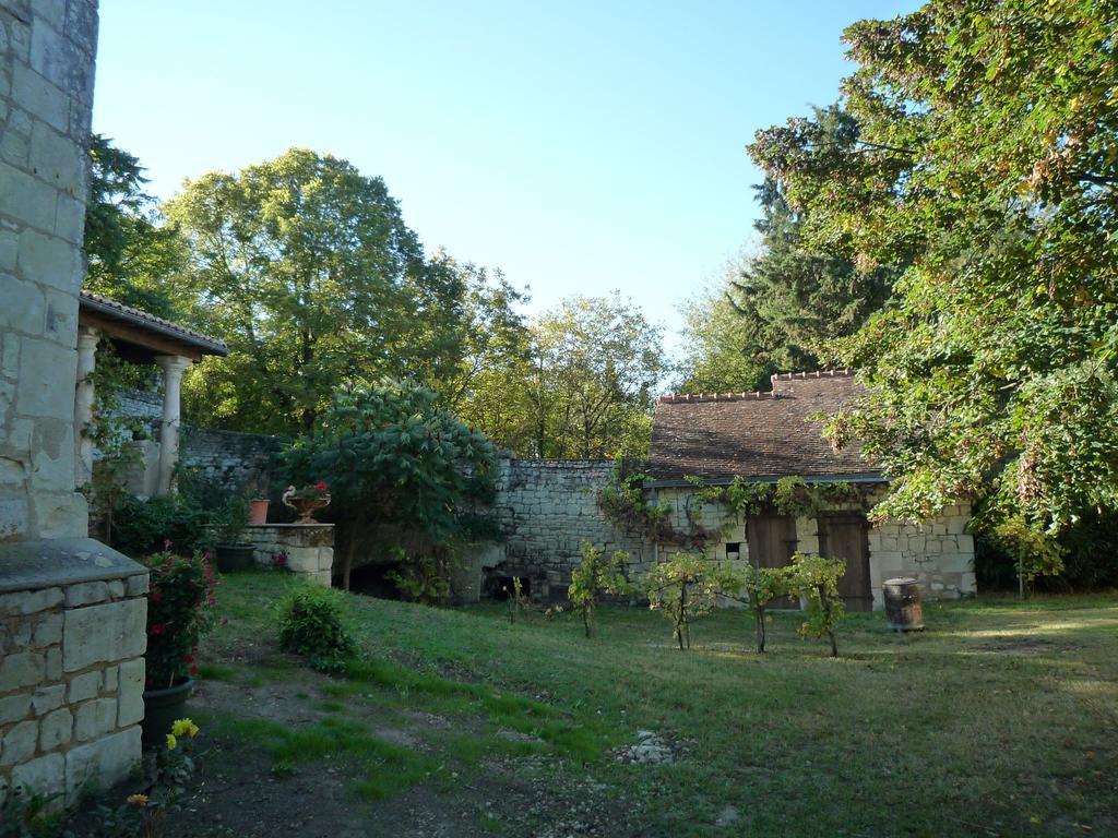Le Logis Du Peu Girard Panzió La Roche-Clermault Kültér fotó